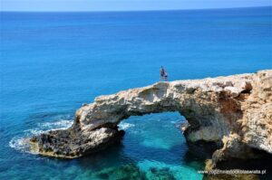 Ile trwa lot z Poznania na Cypr? Sprawdź, co warto wiedzieć przed podróżą!