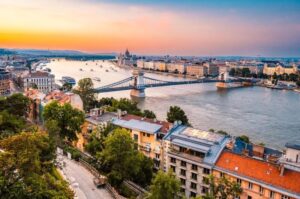 Jak długo trwa lot na Węgry? Wszystko, co musisz wiedzieć przed podróżą