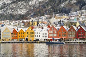 Jak długo trwa lot z Warszawy do Bergen? Sprawdź, co musisz wiedzieć!