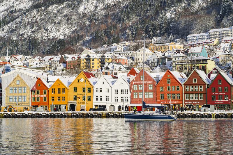 Jak długo trwa lot z Warszawy do Bergen? Sprawdź, co musisz wiedzieć!