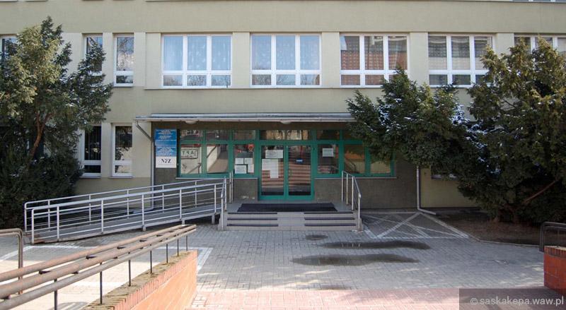 Odkryj najlepsze sposoby, jak dojechać do Saskiej 61