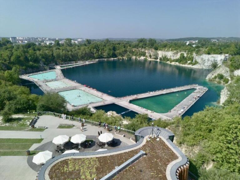 Przewodnik po dojazdach: Jak dotrzeć na Zakrzówek w Krakowie?