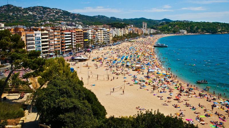 Jak długo trwa lot do Lloret de Mar? Sprawdź, co musisz wiedzieć!