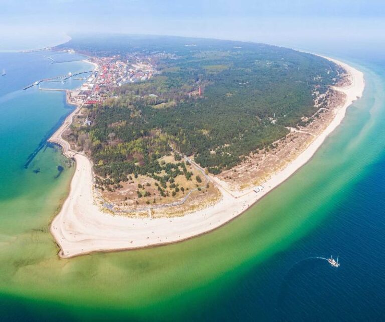 Najlepszy czas na wyjazd na Hel – kiedy warto zaplanować podróż?