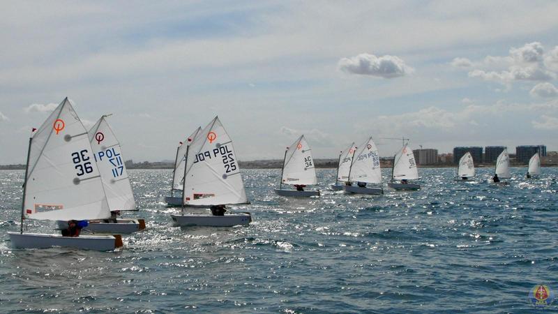 Niezbędnik na półkolonie żeglarskie: co warto spakować dla dziecka?