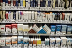 Ograniczenia na papierosy w 2025 roku: ile można przewieźć do UK?