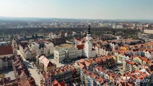 Sprawdź, jak najłatwiej dojechać do Głogowa – praktyczny przewodnik dla podróżnych