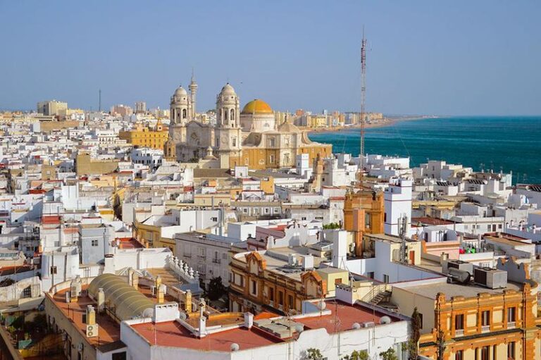 Idealny czas na wyjazd do Andaluzji – kiedy odwiedzić ten urokliwy region?