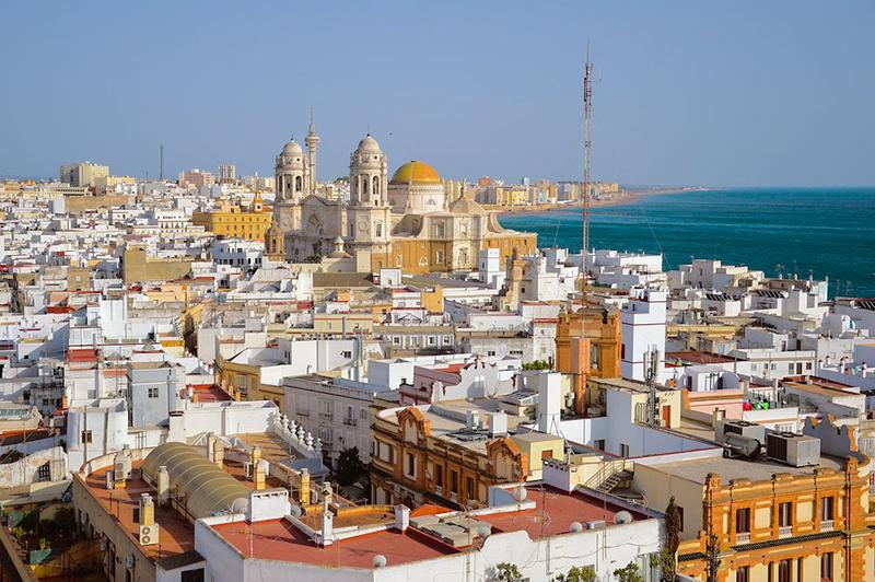 Idealny czas na wyjazd do Andaluzji – kiedy odwiedzić ten urokliwy region?