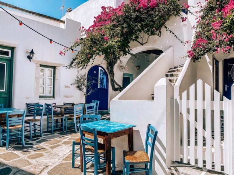 Jak dotrzeć na Paros w Grecji: Praktyczny przewodnik dla podróżników