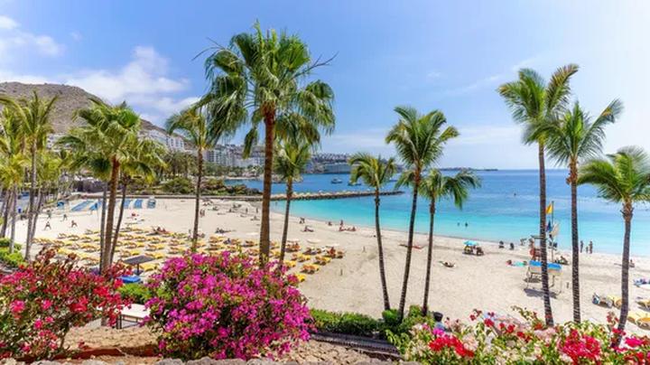 Jak długo trwa lot na Gran Canarię? Sprawdź czas podróży!