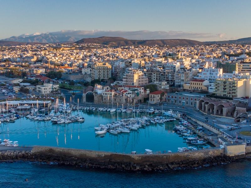 Jak długo trwa lot z Katowic do Heraklionu? Sprawdź, co warto wiedzieć!