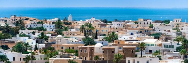 Jak długo trwa podróż samolotem do Djerby? Sprawdź!