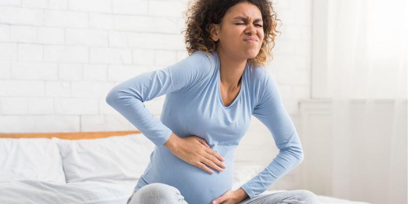 Kiedy skurcze stają się alarmujące? Sprawdź, kiedy jechać do szpitala