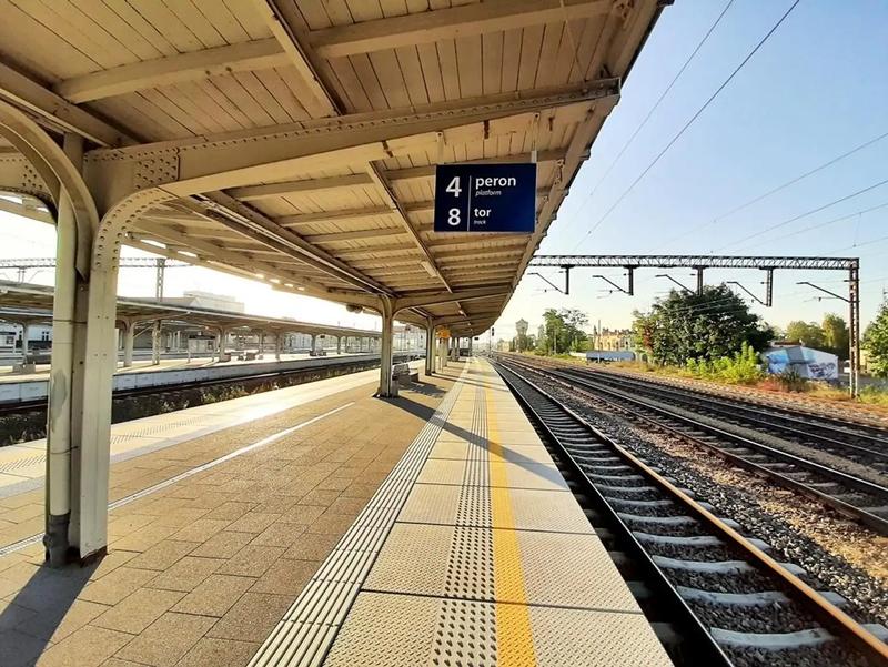 Gdzie sprawdzić peron PKP? Oto sprawdzone sposoby na szybką informację