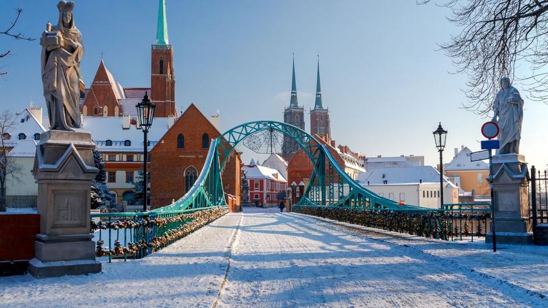 Ile czasu zajmuje lot z Wrocławia do Mediolanu?