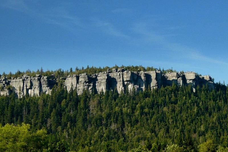 Odkryj, jak dojechać do Szczelińca Wielkiego – praktyczny przewodnik dla turystów