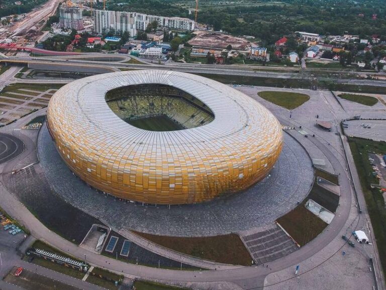 Przewodnik: Jak dojechać na stadion w Gdańsku bez stresu