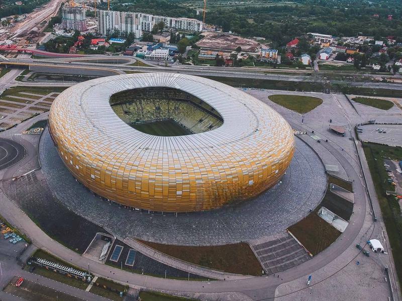 Przewodnik: Jak dojechać na stadion w Gdańsku bez stresu