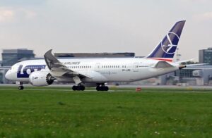 Jak długo trwa lot z Ameryki do Polski? Oto wszystko, co musisz wiedzieć!