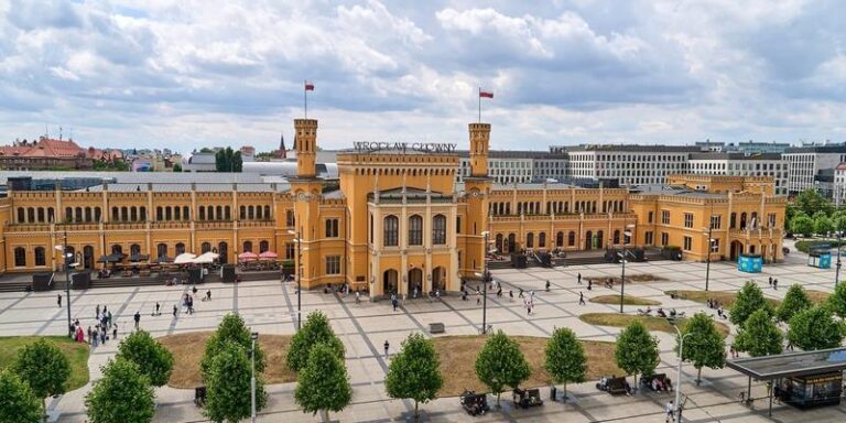 Na który peron PKP we Wrocławiu trzeba się udać? Sprawdź to!