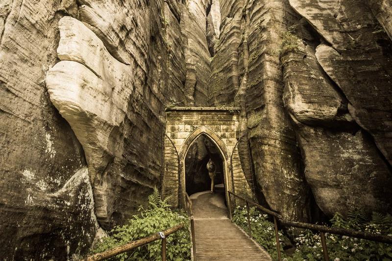 Odkryj magię: jak dotrzeć do skalnego miasta w Czechach?