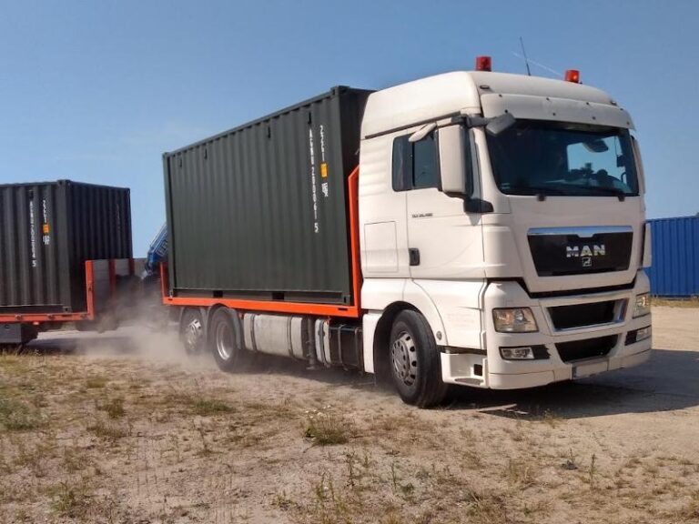 Przewóz kontenera – praktyczne porady dla efektywnej transportowej logistyki
